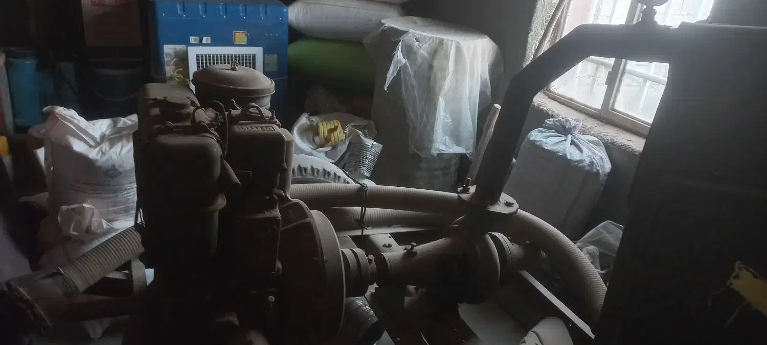 تراکتور، گاو آهن و موتور آب|ماشین‌آلات صنعتی|گهواره, |دیوار