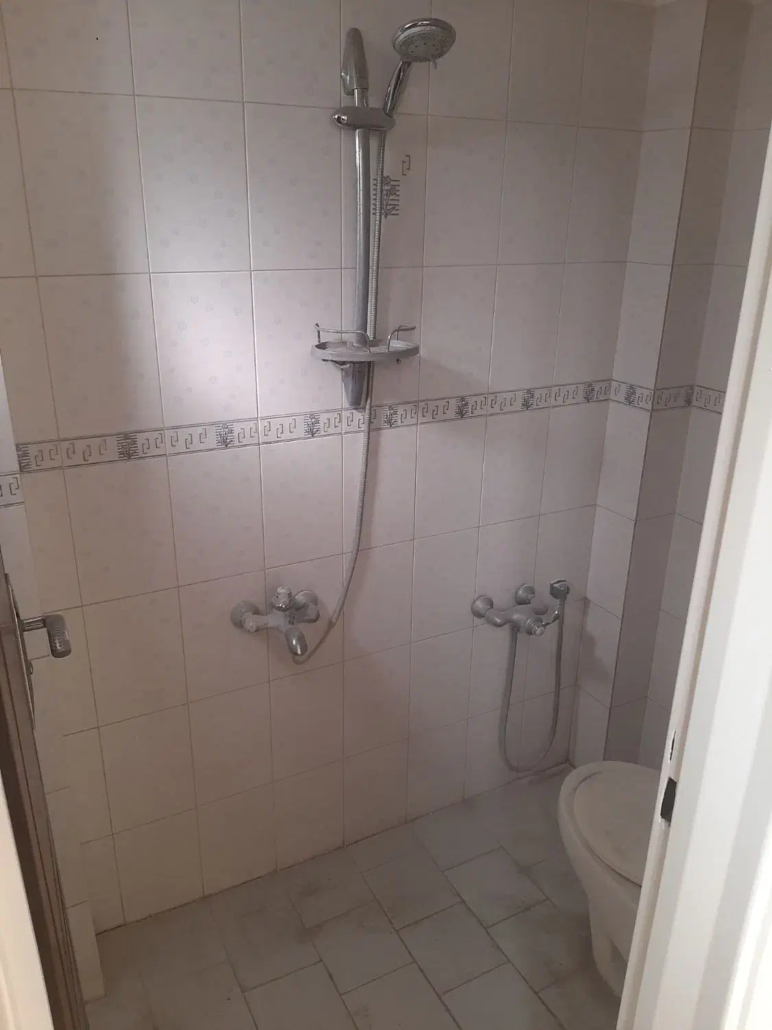 ۶۰ متر ۱خواب ط۳ با پارکینگ پیروزی بلوارنیکنام شرقی