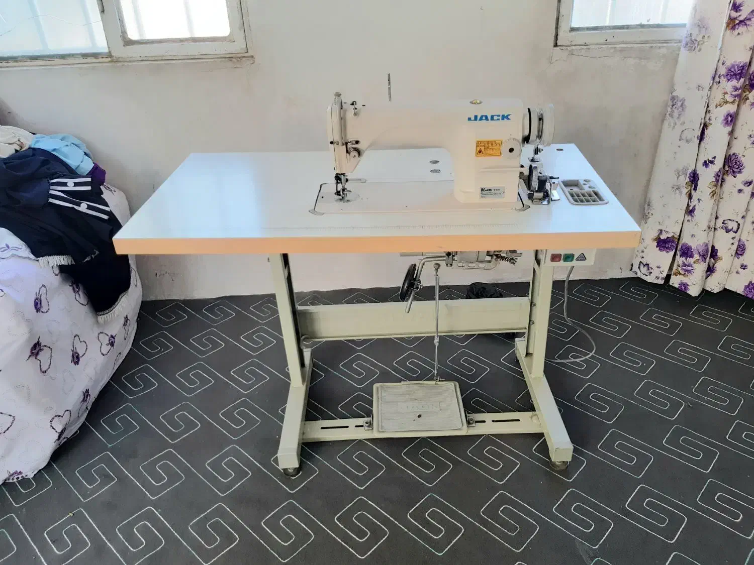 چرخ راسته جک|چرخ خیاطی و ریسندگی|قم, شهر قائم|دیوار