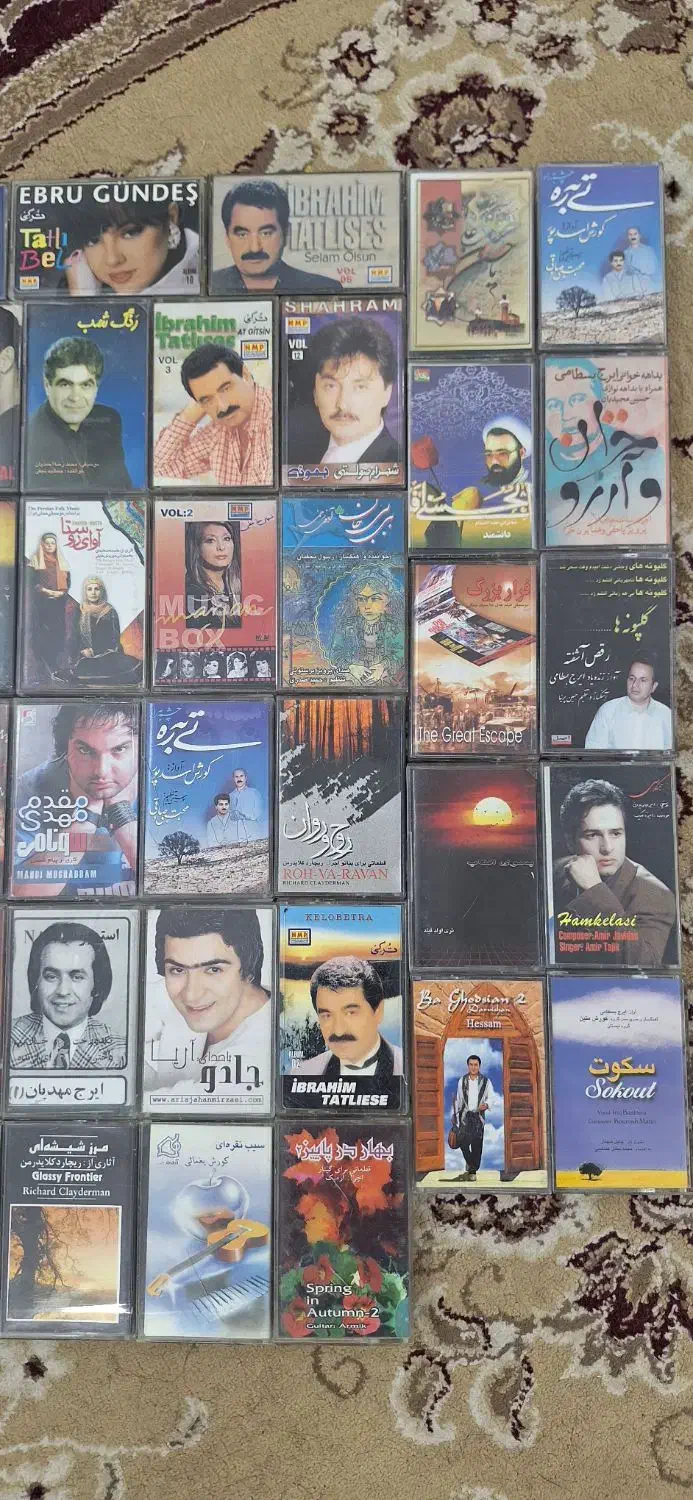 تعدادی نوار کاست همه نو و مادر|فیلم و موسیقی|بندر گناوه, |دیوار