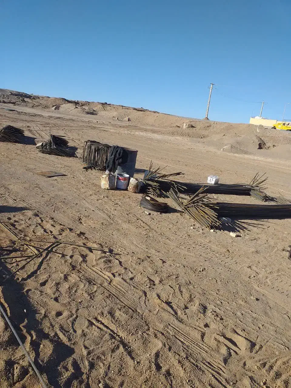 ارماتوربندی و قالب بندی فنداسیون های تابلو نشان|خدمات پیشه و مهارت|یزد, |دیوار