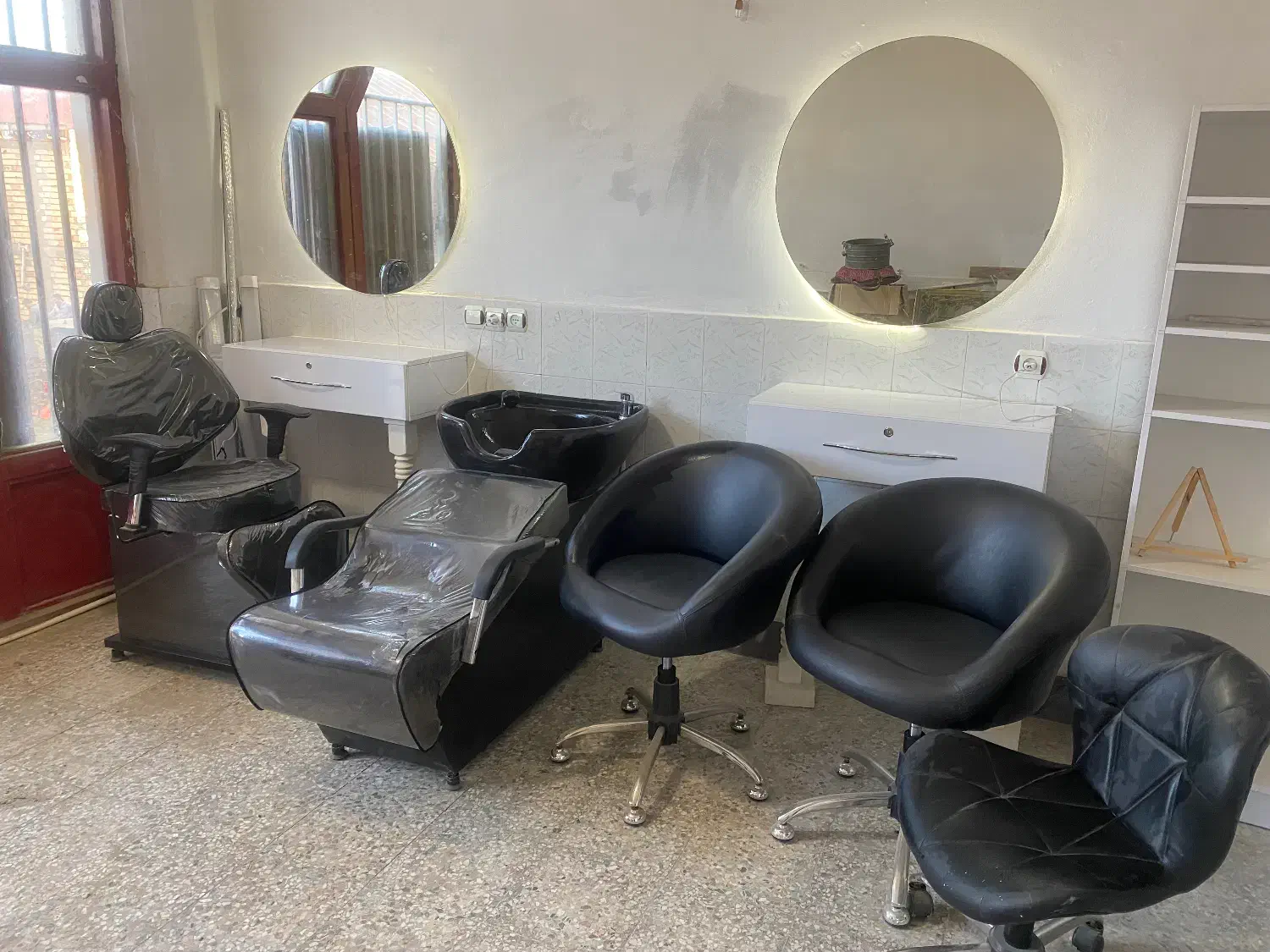 تجهیزات ارایشگاه، لوازم سالن ارایشی|آرایشگاه و سالن‌های زیبایی|کلاردشت, |دیوار