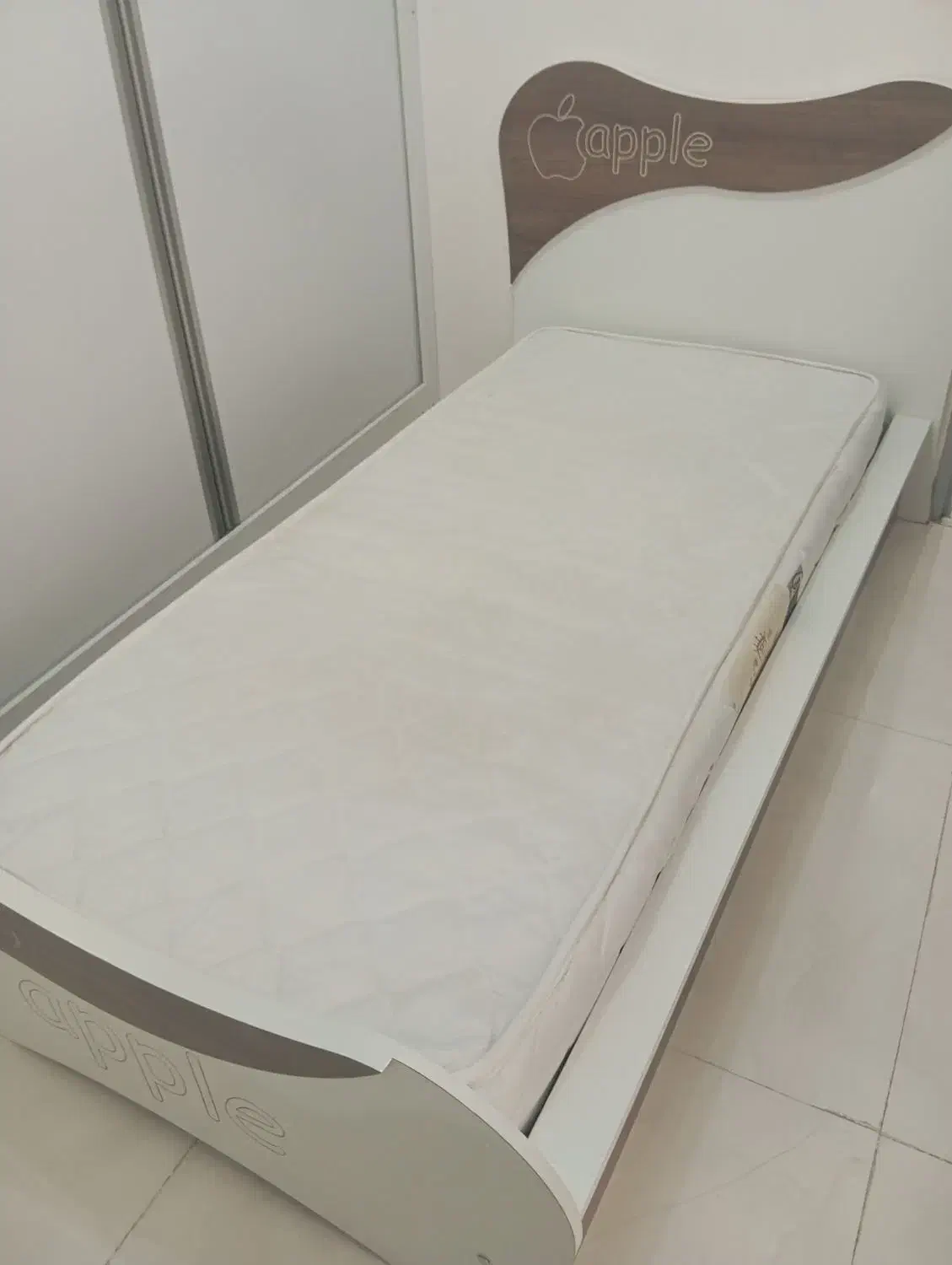 تخت ۱نفره|تخت و سرویس خواب|باغستان, |دیوار