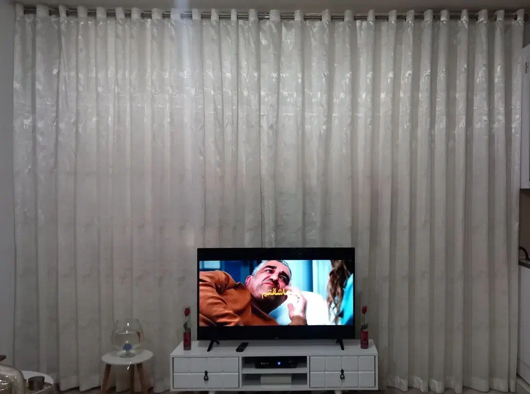 پرده پانچ در حد نو ۴ متر در ۲ و ۸۰ قیمت ۵ میلیون|پرده، رانر، رومیزی|دهلران, |دیوار