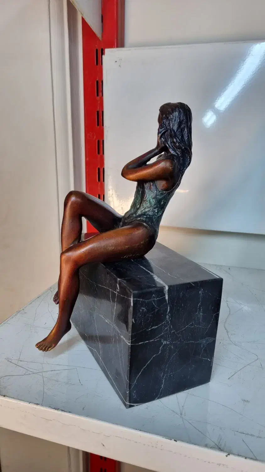 مجسمه برنزی روی سنگ پتینه|مجسمه، تندیس، ماکت|تهران, فردوسی|دیوار