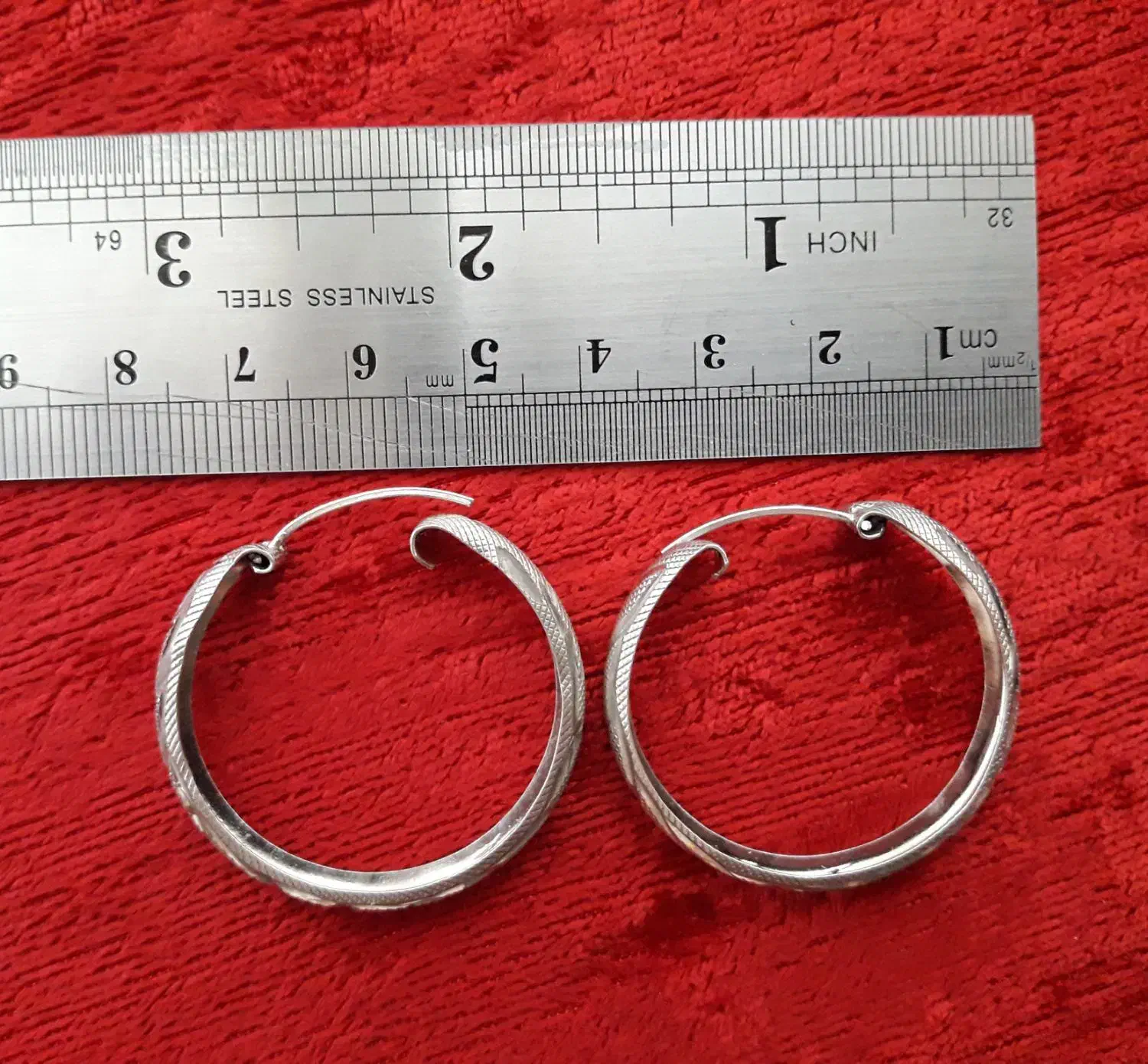 گوشواره نقره|جواهرات|ری, شهید غیوری (ابن باویه)|دیوار