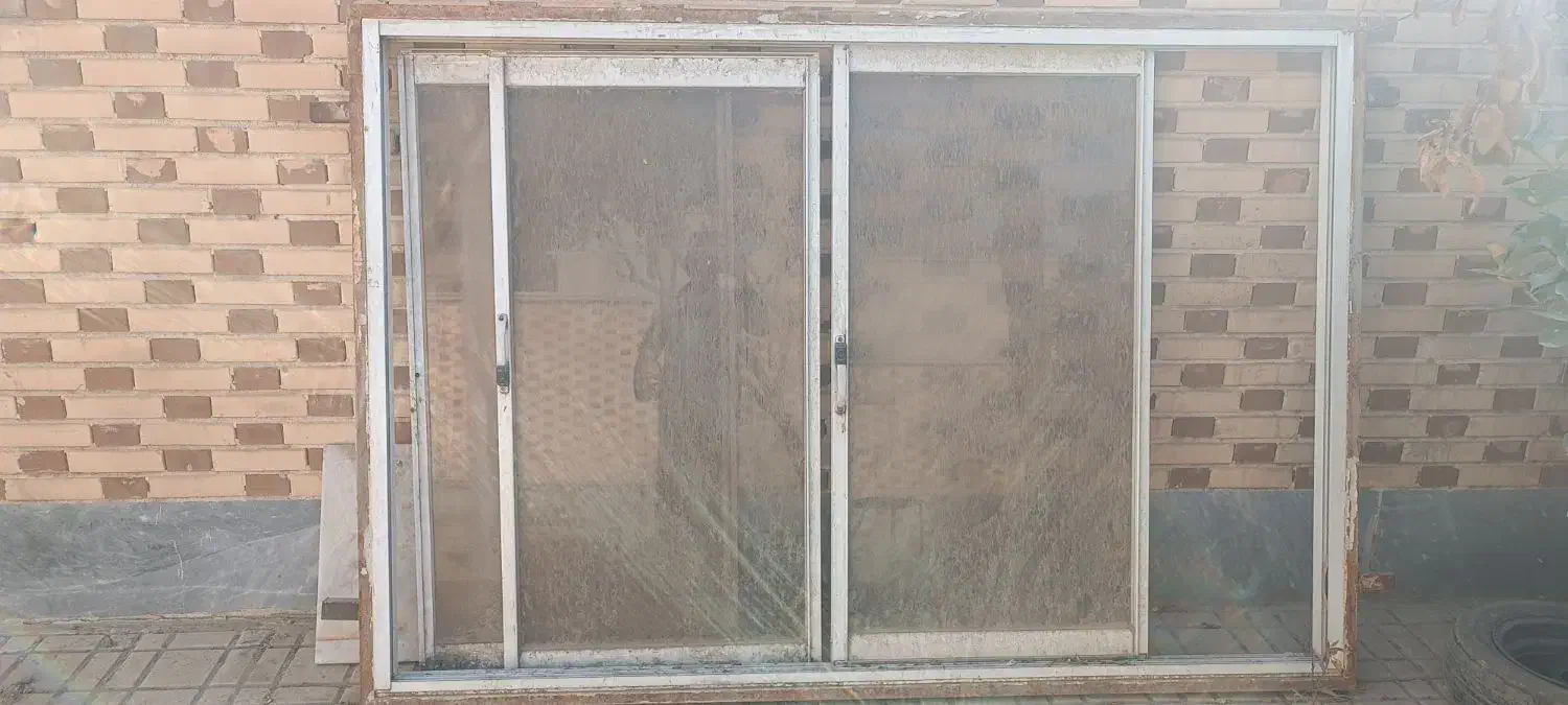 پنجره آلومینیومی سه کشو با فرم اهنی|مصالح و تجهیزات ساختمان|کرج, شهرک جهان آرا|دیوار