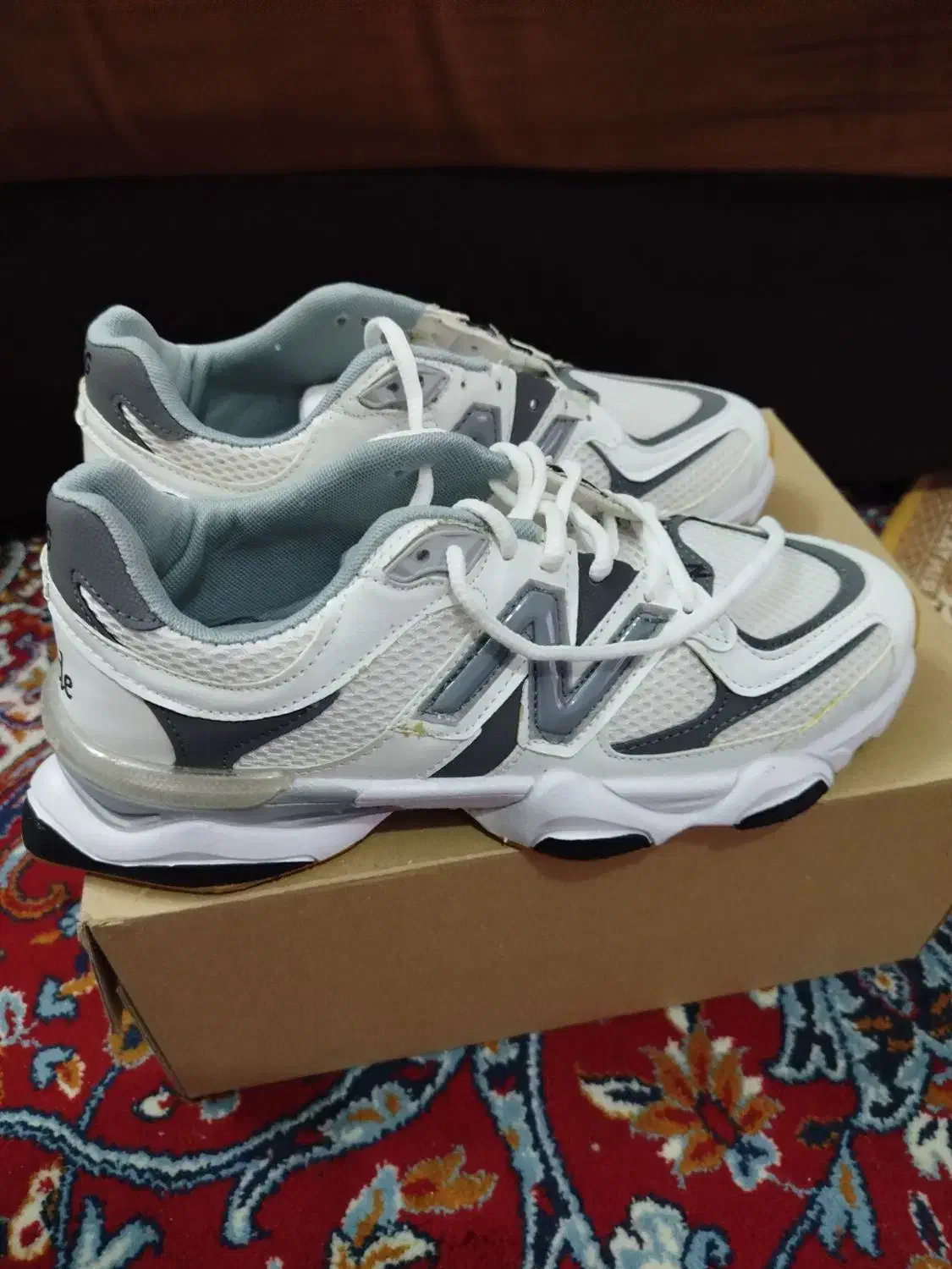 یک جفت کتونی نیو بالانس|کیف، کفش، کمربند|قم, هفت تیر|دیوار