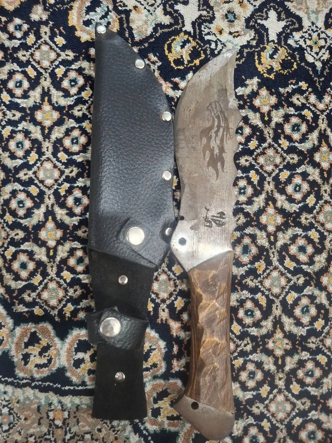 تعدادی چاقو|کلکسیون اشیاء عتیقه|رشت, سلیمانداراب|دیوار