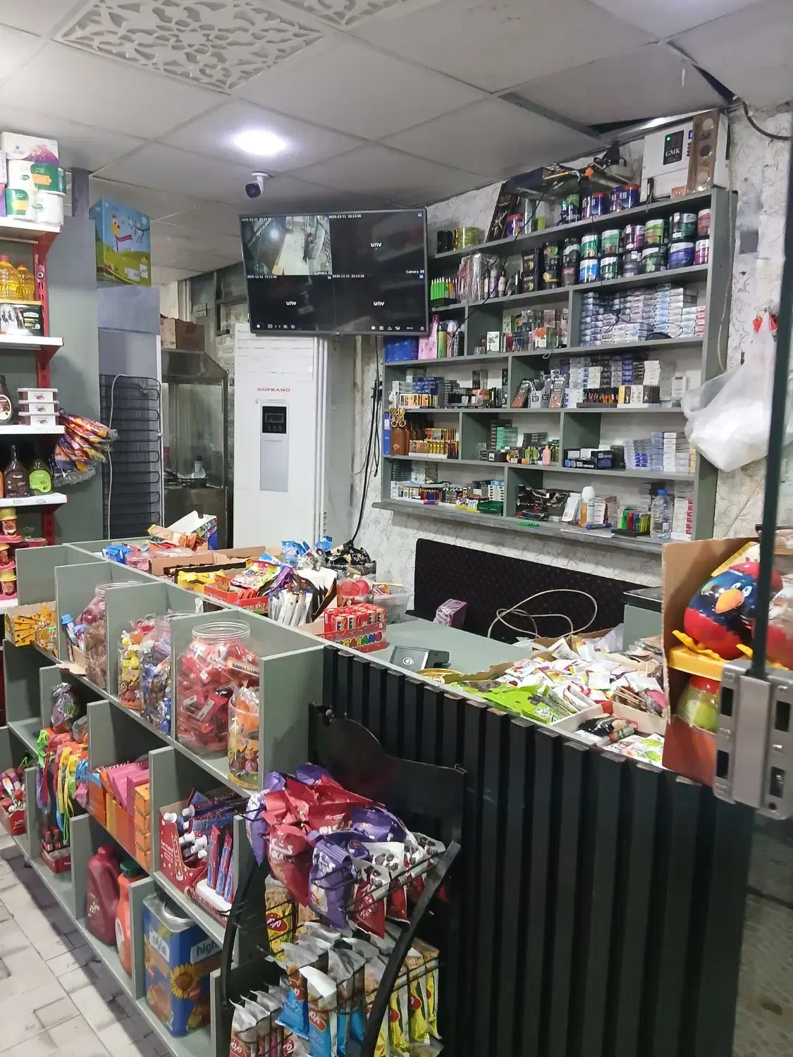 فروشنده خانم و کارگر آقا|استخدام خدمات فروشگاه و رستوران|اندیمشک, |دیوار