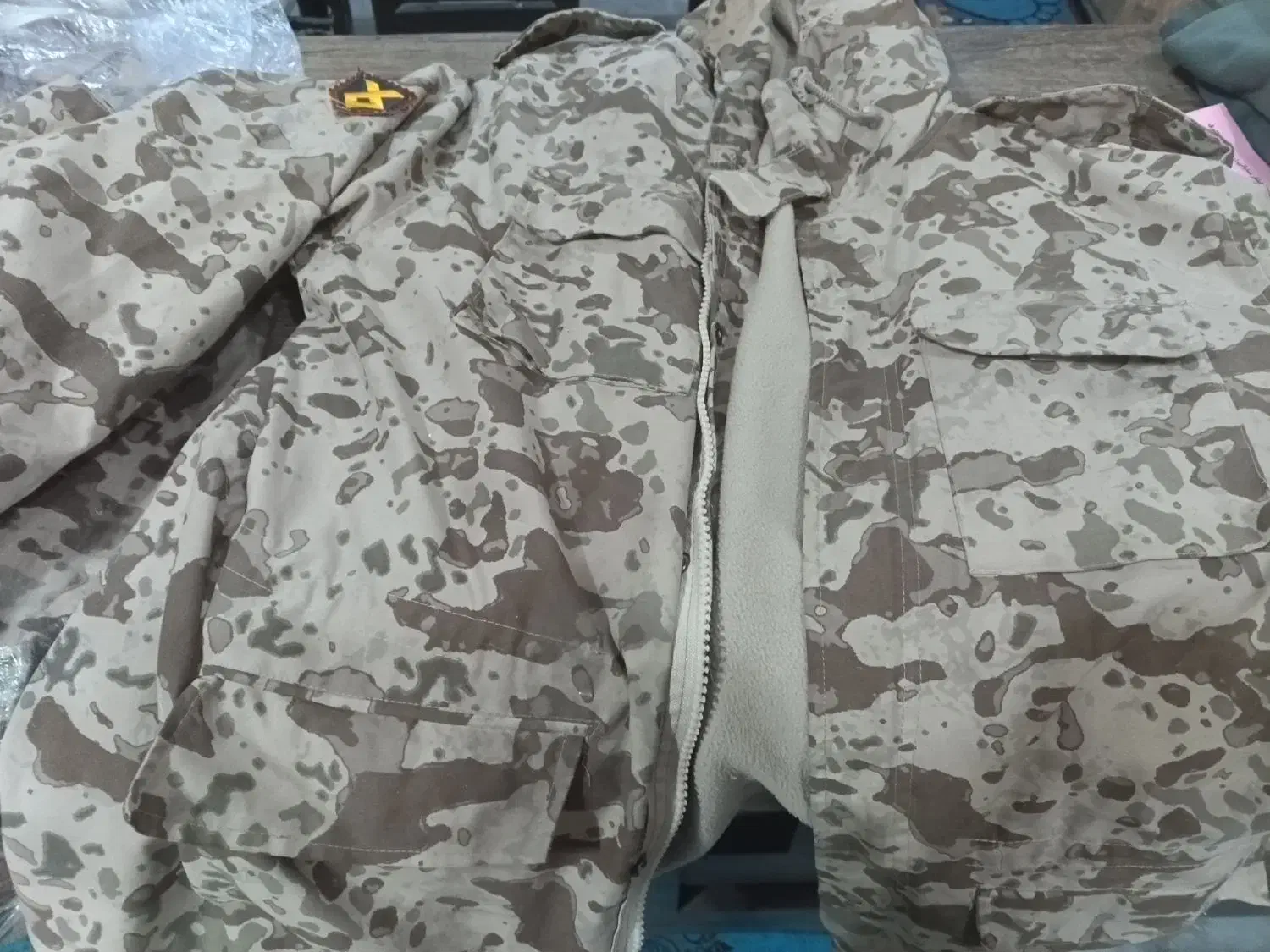 لباس سربازی.|لباس|نجف‌آباد, پادگان|دیوار