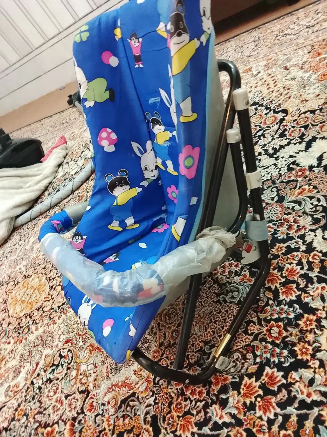 صندلی کودک|تخت و صندلی بچه|خمینی‌شهر, |دیوار