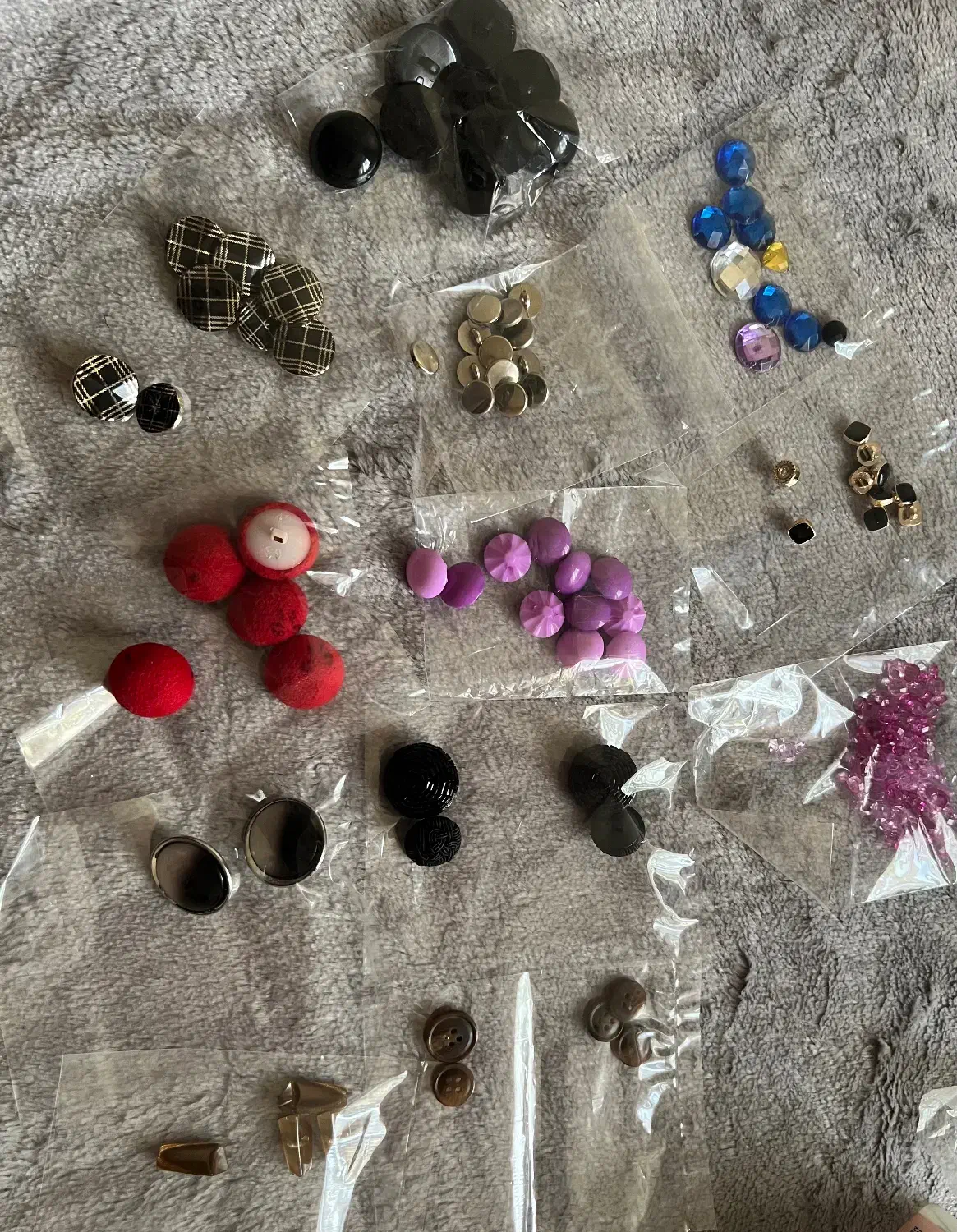 انواع دگمه بسته ای ۵۰ تومن و به پایین|لوازم خیاطی و بافتنی|اردبیل, |دیوار