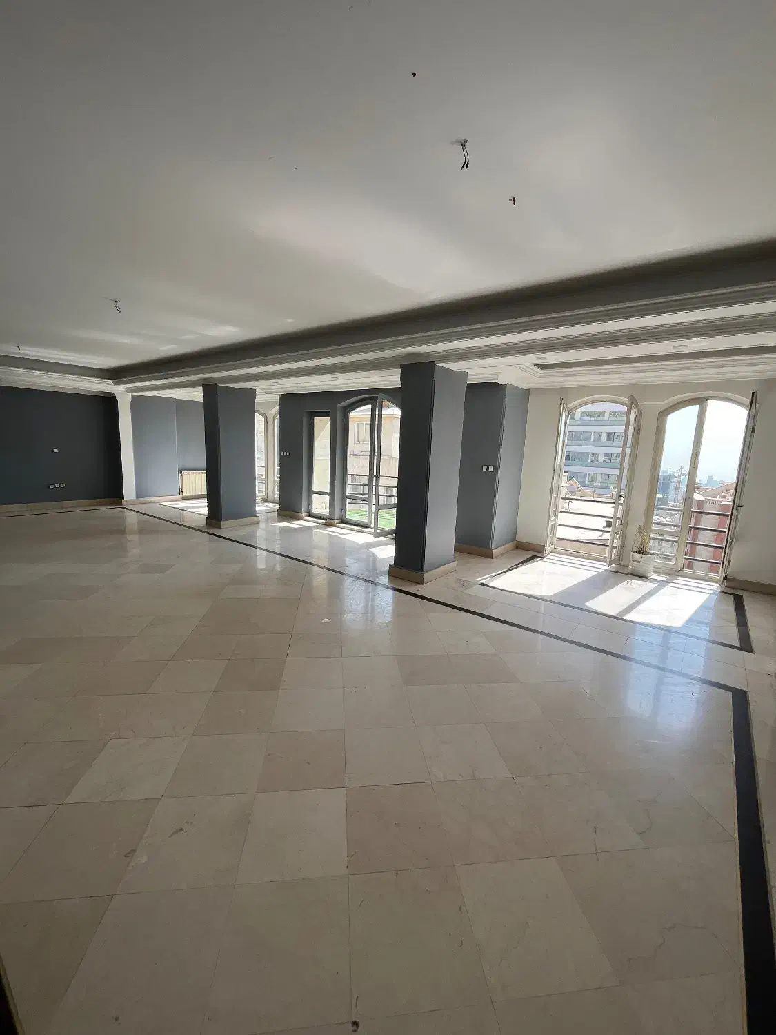 ۲۱۵متر زعفرانیه*دید تهران*خوش نقشه*تراس چیدمان