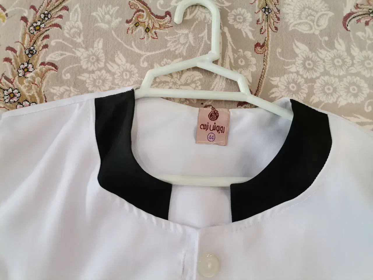 روپوش پزشکی یا پرستاری|لباس|بروجن, |دیوار