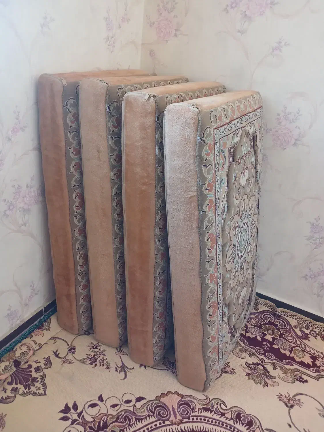 دوجفت پشتی ماشینی کاملا سالم درحدنو|پشتی|شهریار, کهنز|دیوار