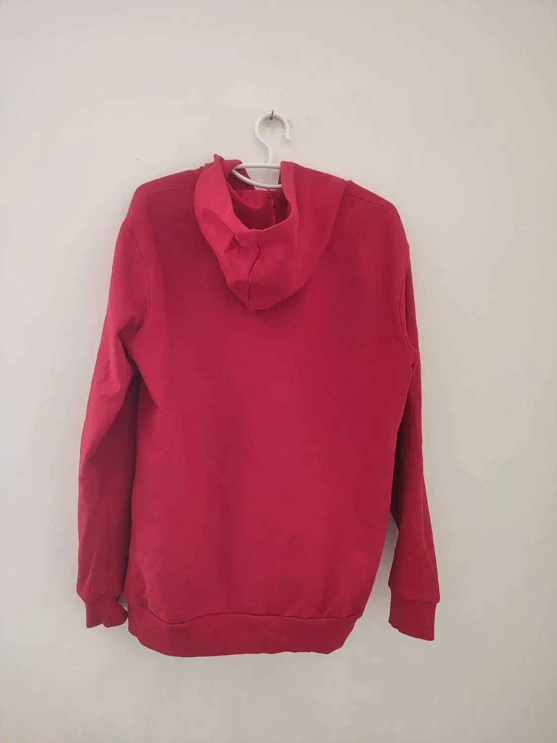 هودی قرمز|لباس|صدرا-فارس, فاز ۱|دیوار