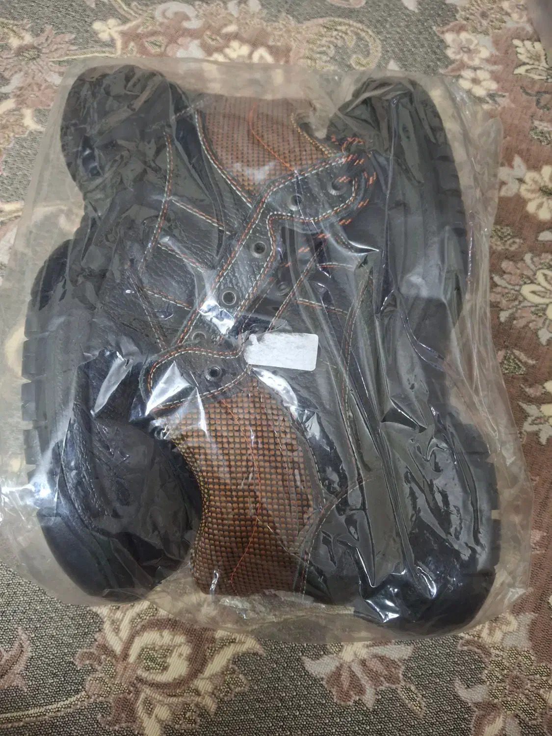 کفش کار ایمنی پنجه آهنی سایز۴۲ و لباس کار|کیف، کفش، کمربند|اصفهان, باغ فدک|دیوار