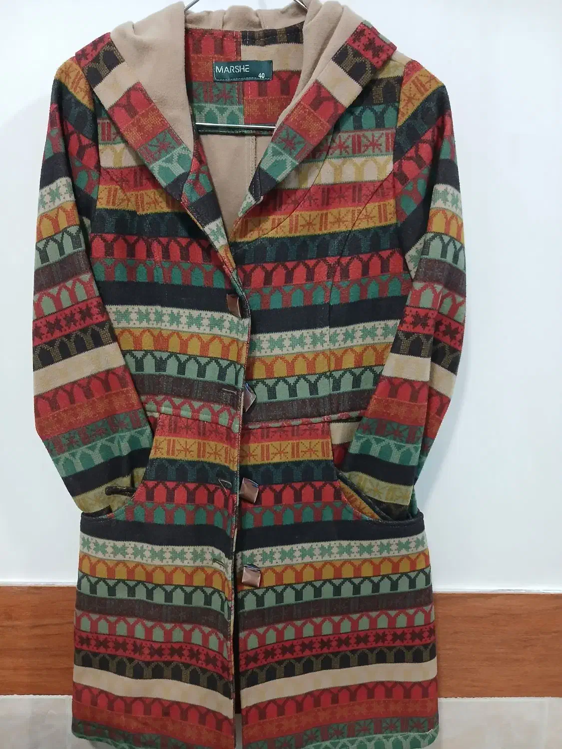 پالتو|لباس|تکاب, |دیوار