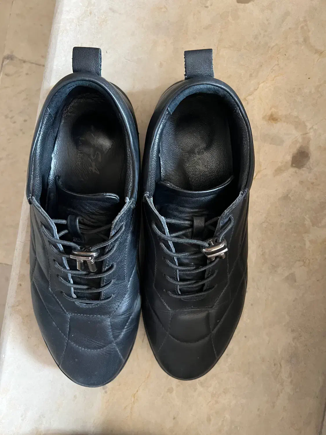 کفش کتونی چرم درجه یک سایز ۳۹|کیف، کفش، کمربند|پاکدشت, پاکدشت (مامازند)|دیوار