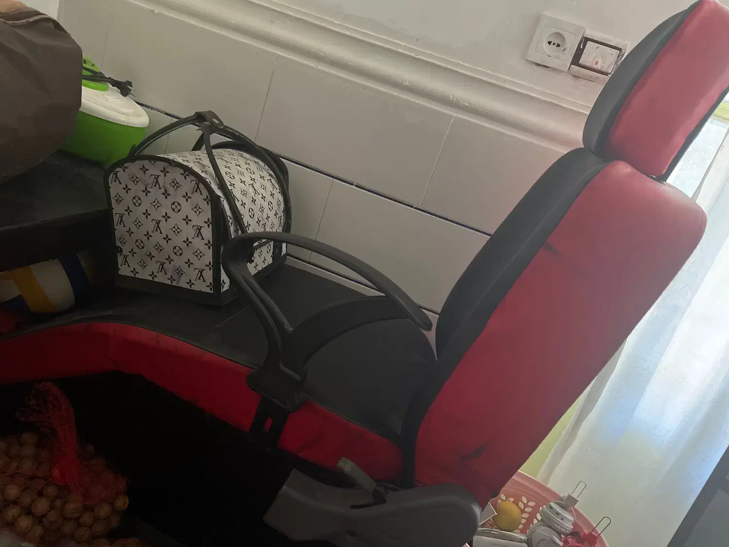 تعدادی وسیله ارایشگاه|آرایشگاه و سالن‌های زیبایی|سیرجان, |دیوار