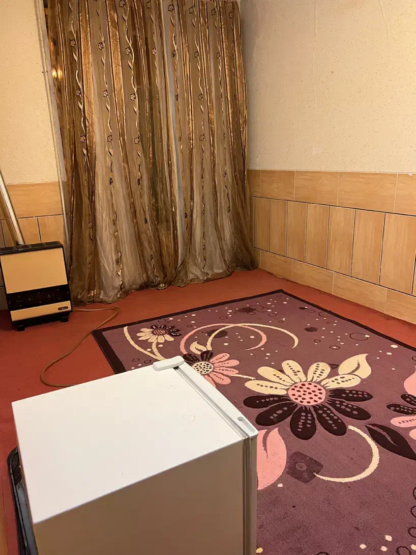 اجاره اتاق همکف تمیز ۶۰۰تومن|اجارهٔ کوتاه‌مدت آپارتمان و سوئیت|سیرجان, |دیوار