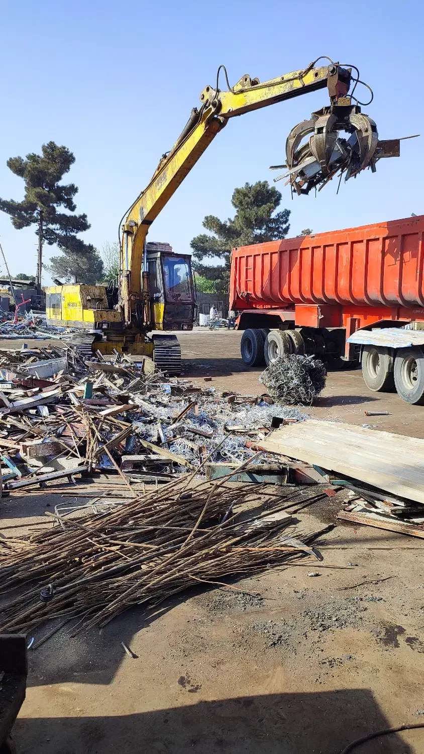 ضایعات آهن و فلزات رنگی|عمدهفروشی|تهران, جمهوری|دیوار