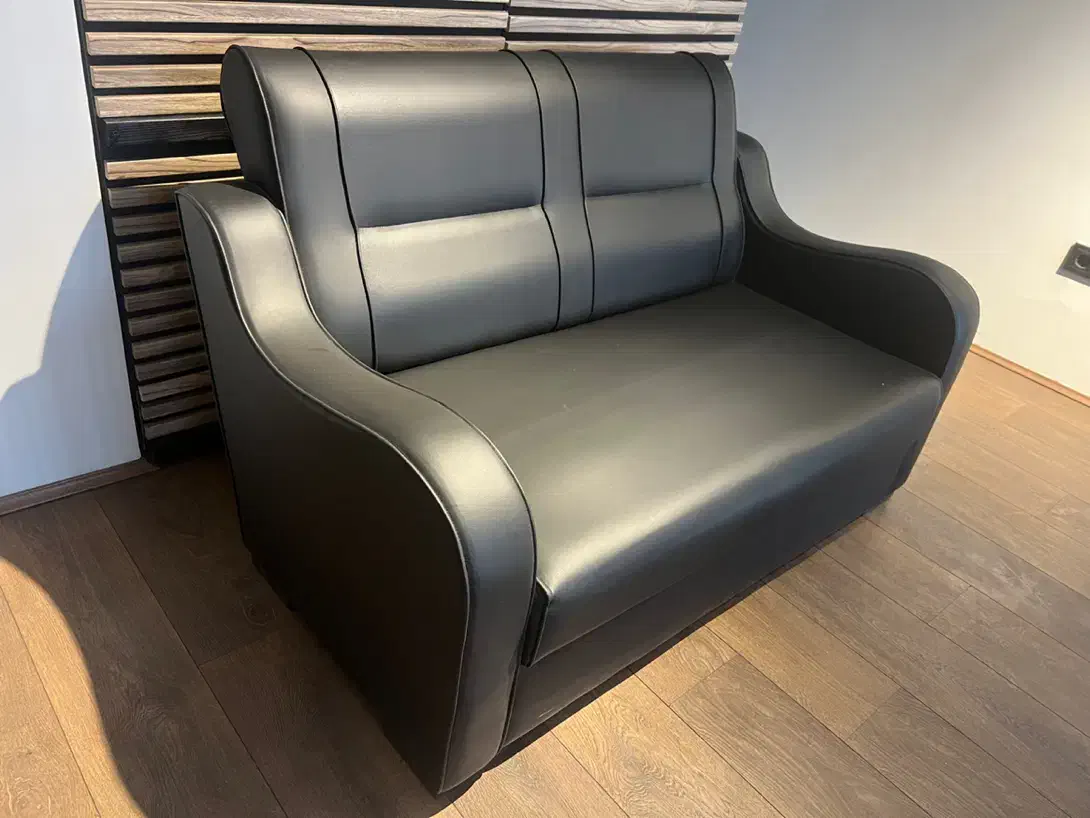 مبل ۲ نفره چرم|مبلمان خانگی و میز عسلی|تهران, عباس‌آباد|دیوار