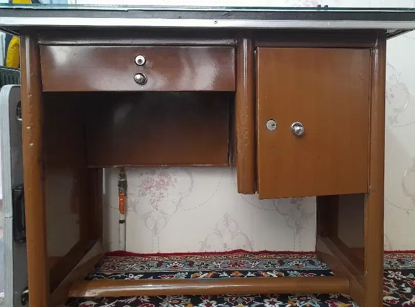 میز تحریر فلزی سالم|میز تحریر و کامپیوتر|مشهد, سجادیه|دیوار