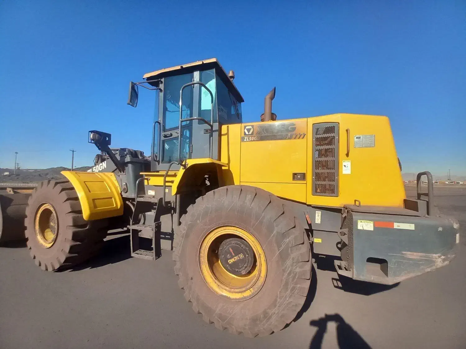 فروش لودر ایکس سی ام جی ۴۰۱|خودرو سنگین|سیرجان, |دیوار