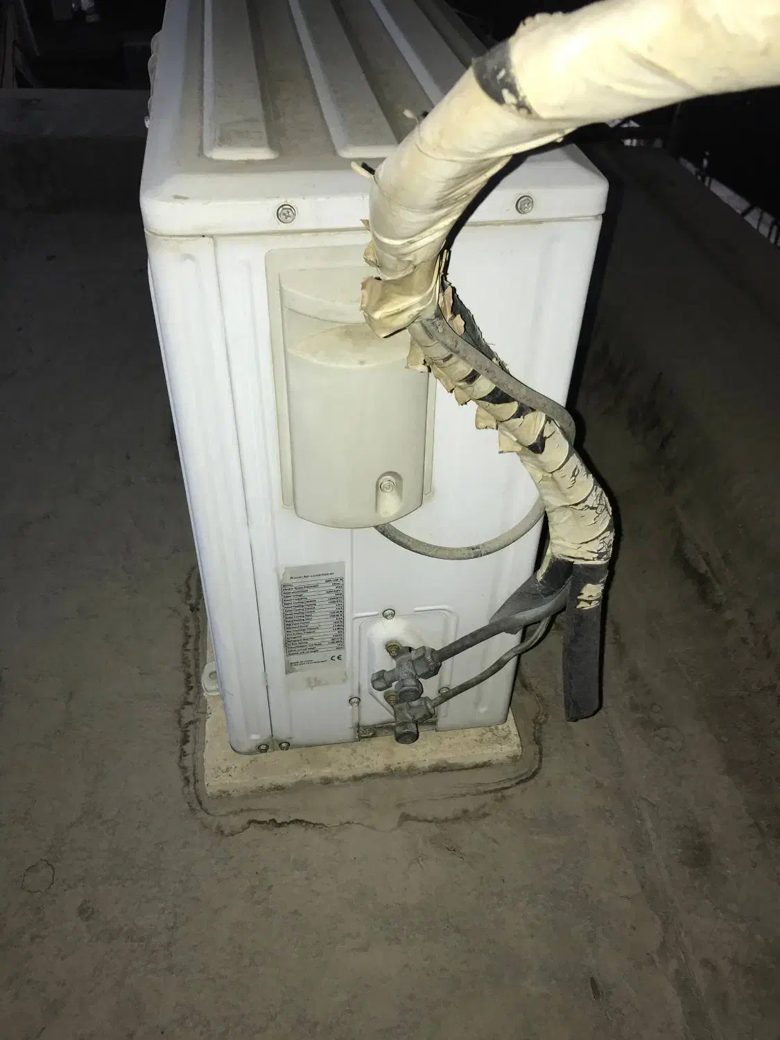 اسپیلت جنرال گلد 12000 در حد|کولر گازی و فن‌کوئل|پردیس, فاز ۱|دیوار