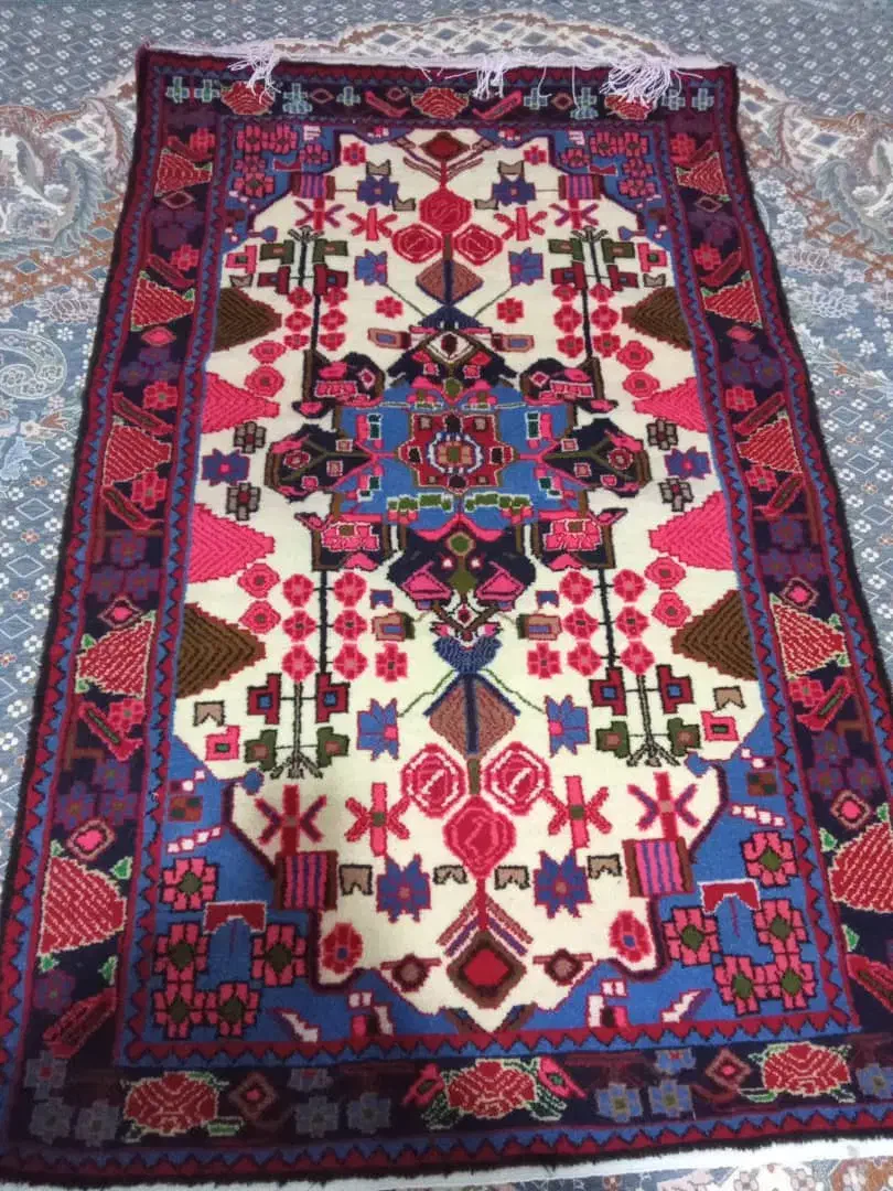 یه عدد قالی نو با نقش و نگار زیبا یه زرو نیمی|فرش|بروجرد, |دیوار