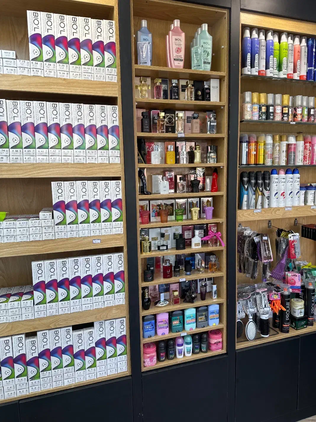 لوازم آرایشی و بهداشتی(به قیمت عمده) خیابان معلم|آرایشی، بهداشتی، درمانی|رشت, صفاری|دیوار