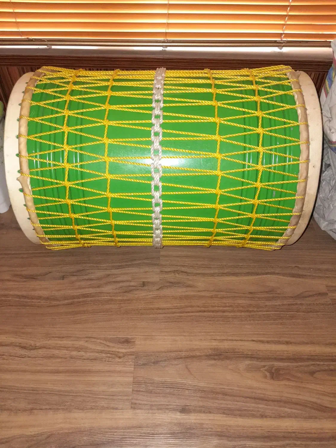 دمام اشکون|درام و پرکاشن|بوشهر, |دیوار