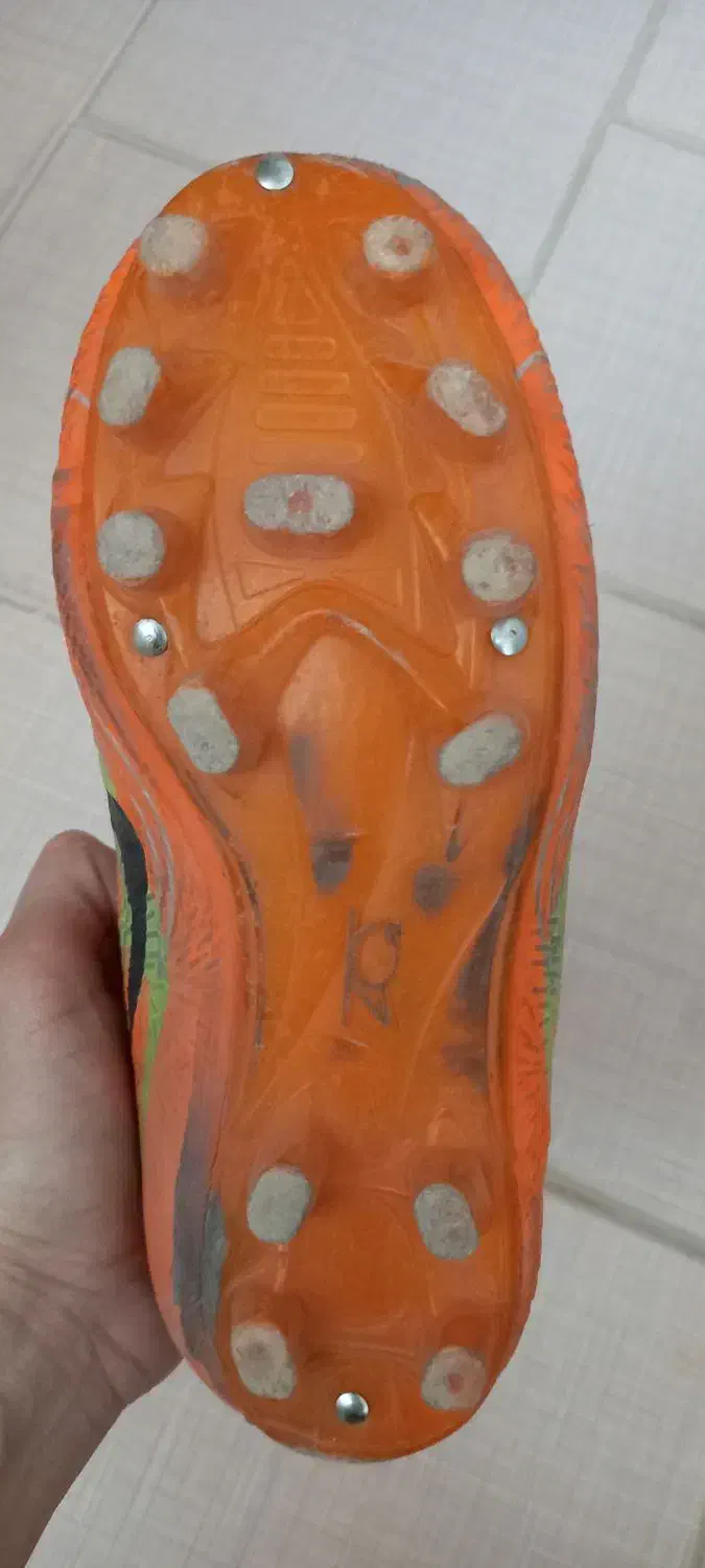 کفش فوتبال چمن سایز ۳۵.۳۶ در حد نو|تجهیزات ورزشی|کاشان, پاقپان|دیوار