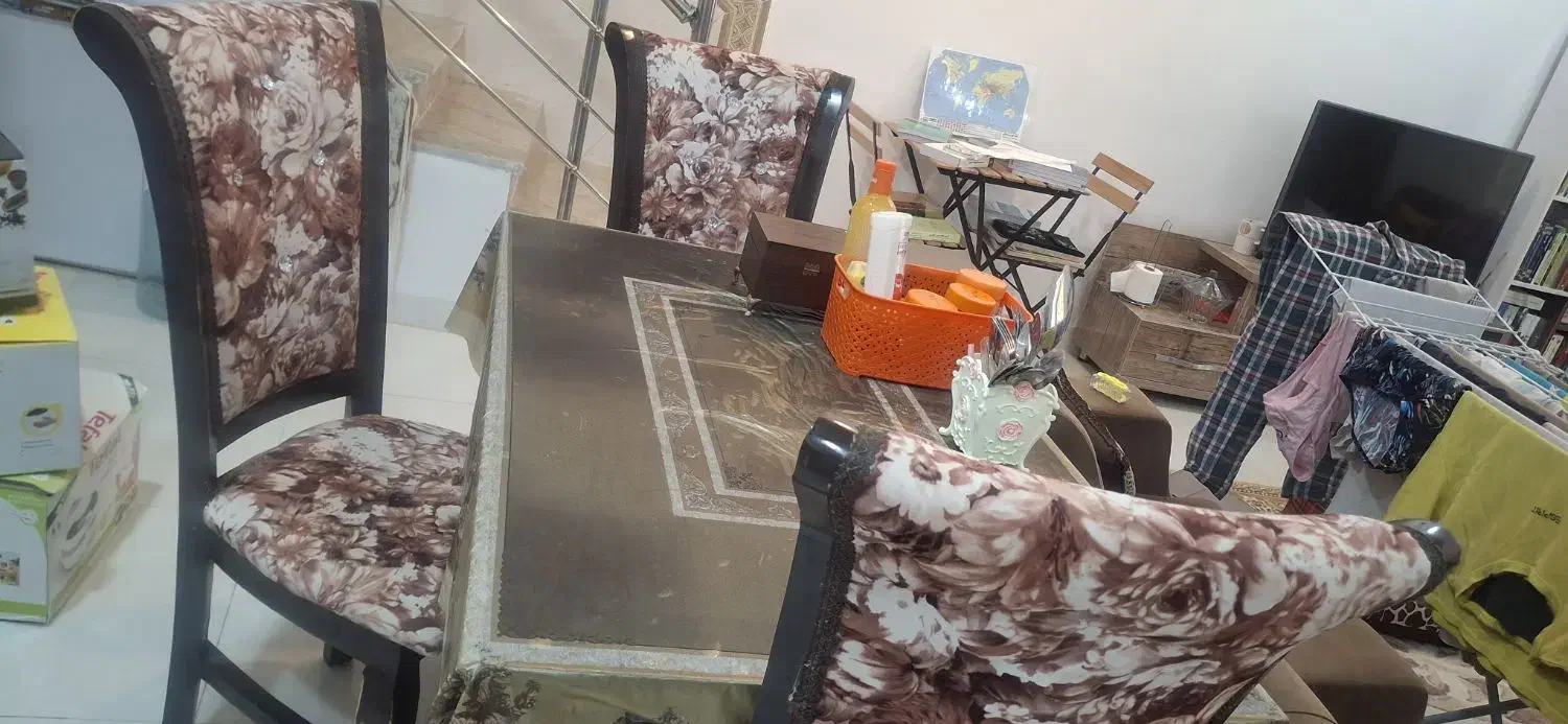 فروش میز و صندلی ناهارخوری ۴ نفره در حد نو فوری|مبلمان خانگی و میز عسلی|بوشهر, |دیوار