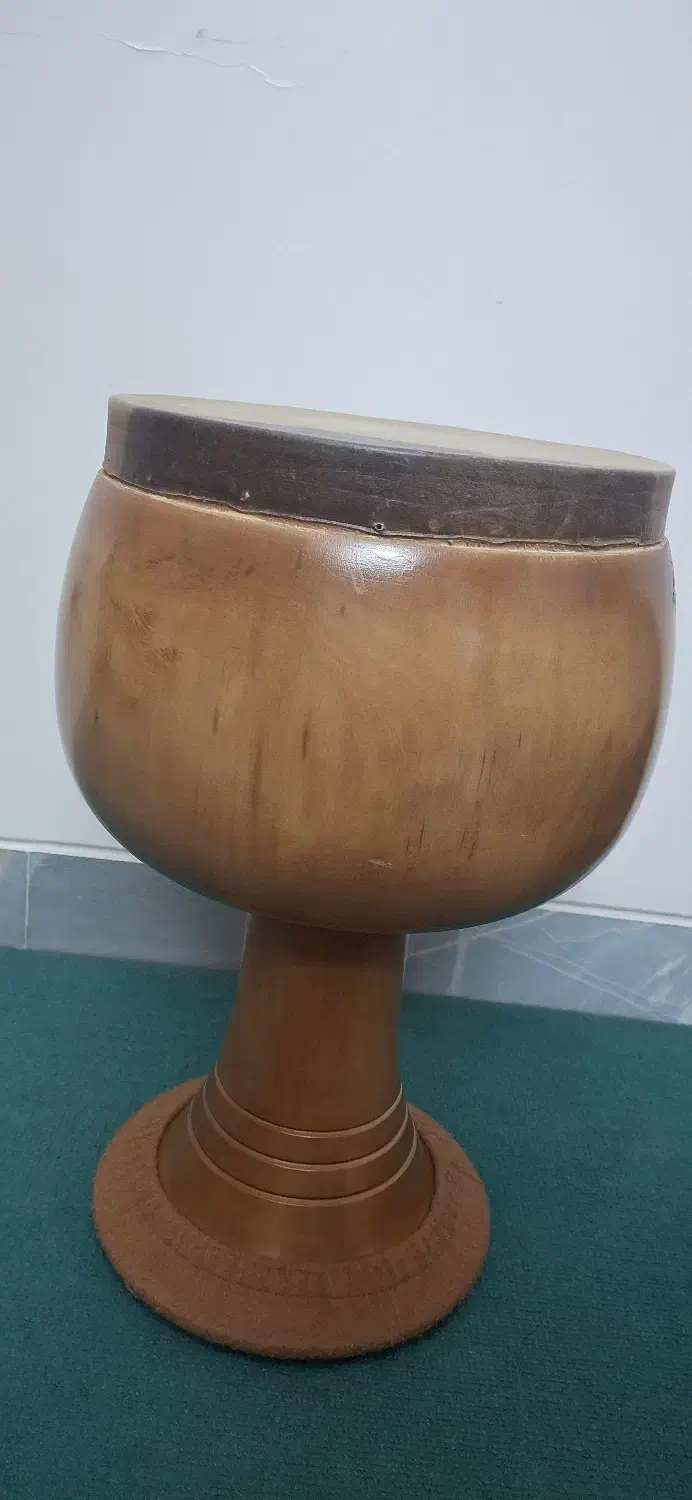 تنبک خاکزاد|سازهای سنتی|اصفهان, بهاران|دیوار