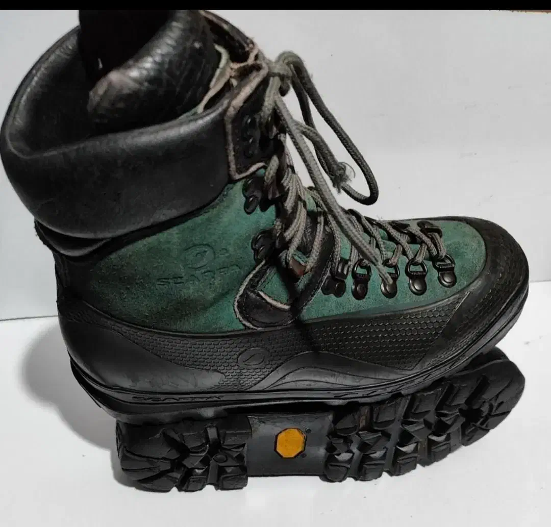 کفش کوهنوردی اسکارپا تانک ایتالیایی سایز ۴۳.۵|کوهنوردی و کمپینگ|تهران, اوقاف|دیوار