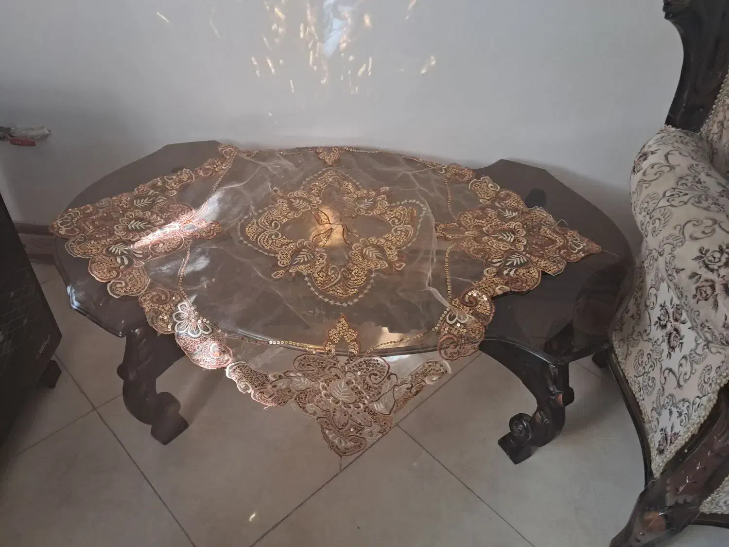 مبل ۹ نفره چوب گردو به همراه میز و دوعسلی|مبلمان خانگی و میز عسلی|ساری, |دیوار