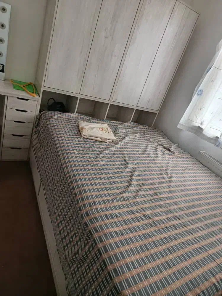 تخت خواب دونفره و میز آرایش|تخت و سرویس خواب|بندر انزلی, مسکن مهر|دیوار