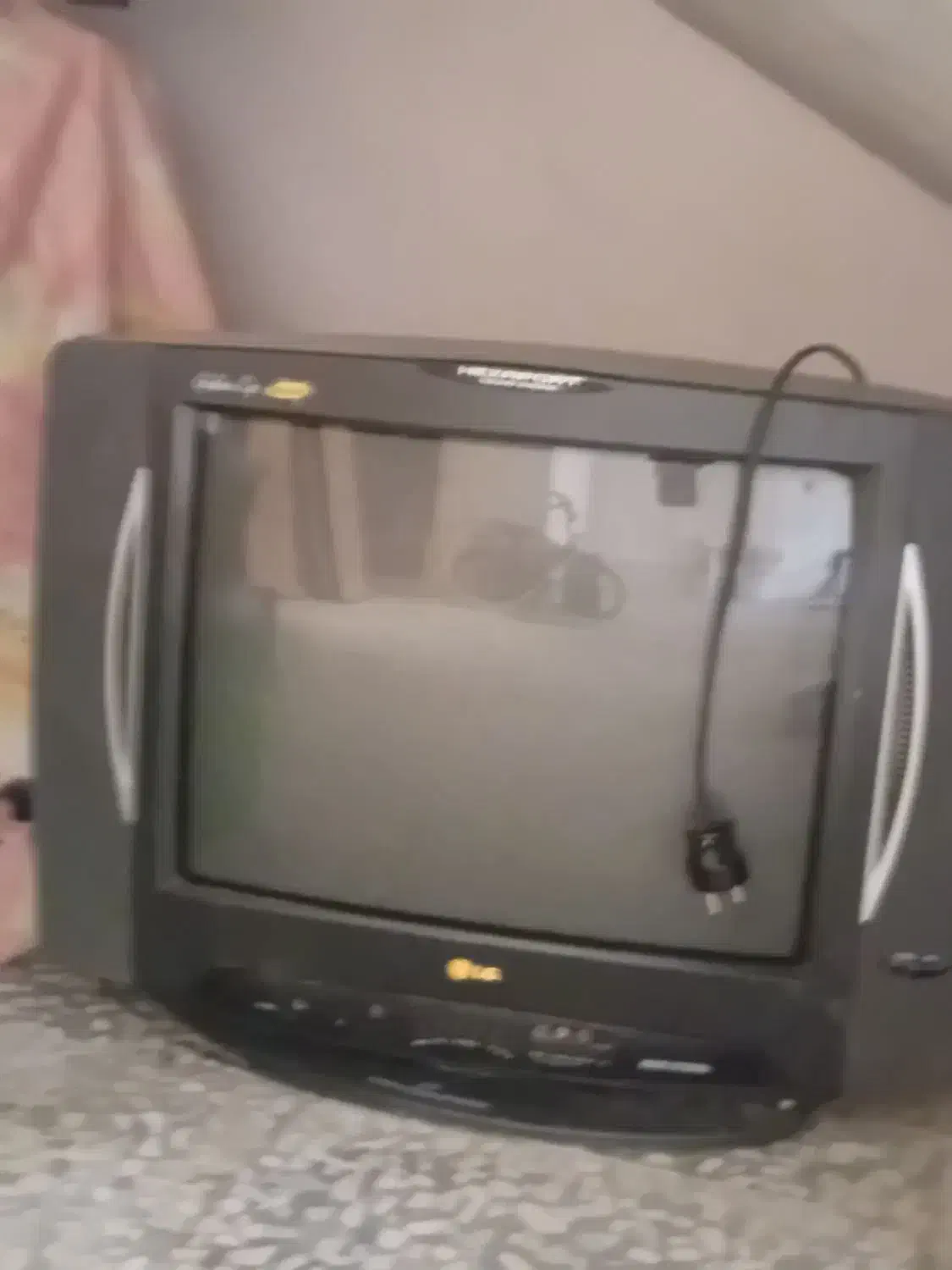 تلویزیون ال‌جی قدیمی|تلویزیون و پروژکتور|قائم‌شهر, |دیوار