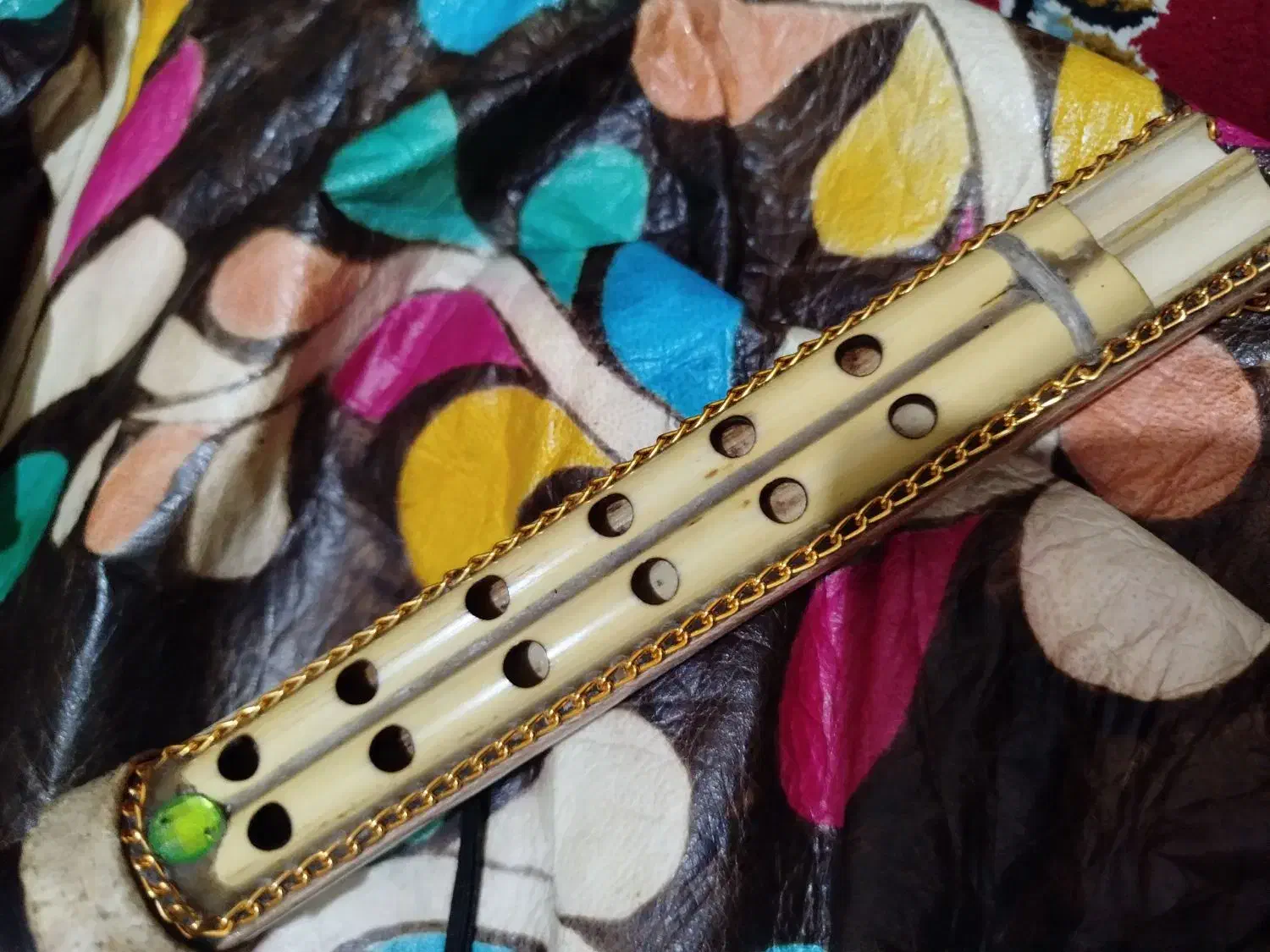 ساز استاد مرشدی|سازهای بادی|بهبهان, |دیوار