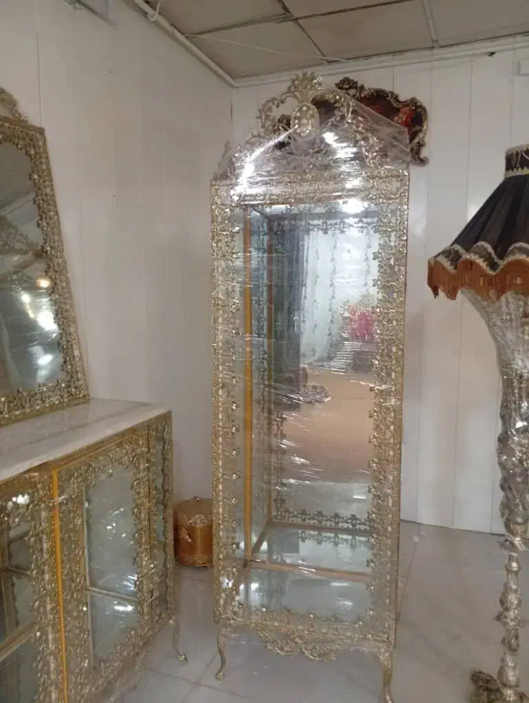 وسایل برنزی|بوفه، ویترین، کنسول|قم, باغ شازده|دیوار