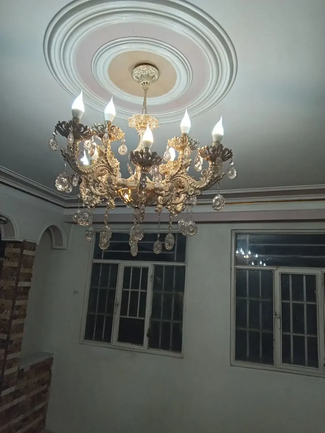 لوستر و آویز|لوستر و چراغ آویز|قدس, شهر‌قدس|دیوار