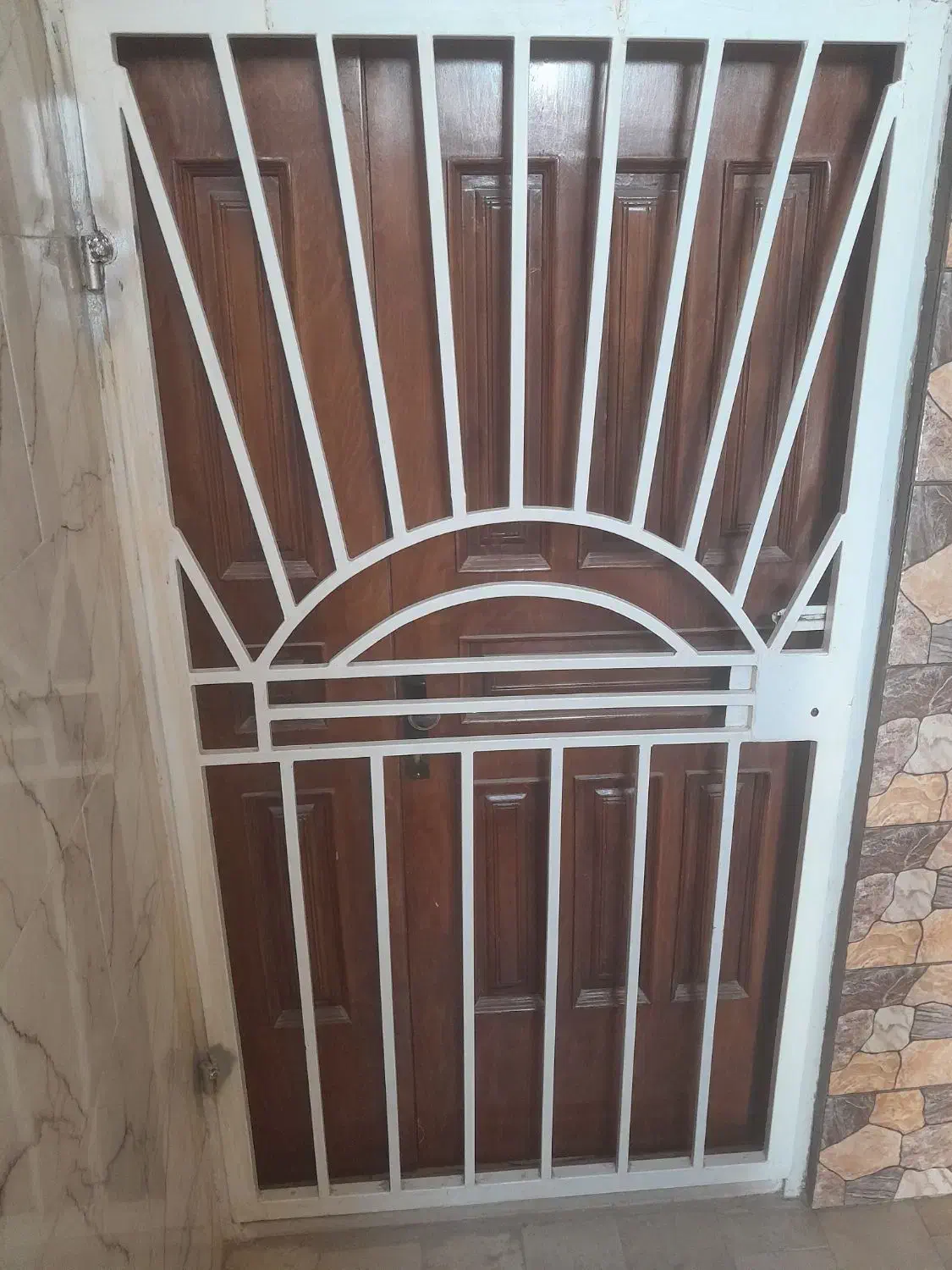 فروش در چوبی  با حفاظ آن|مصالح و تجهیزات ساختمان|هشتگرد, فاز ۱ مهستان|دیوار