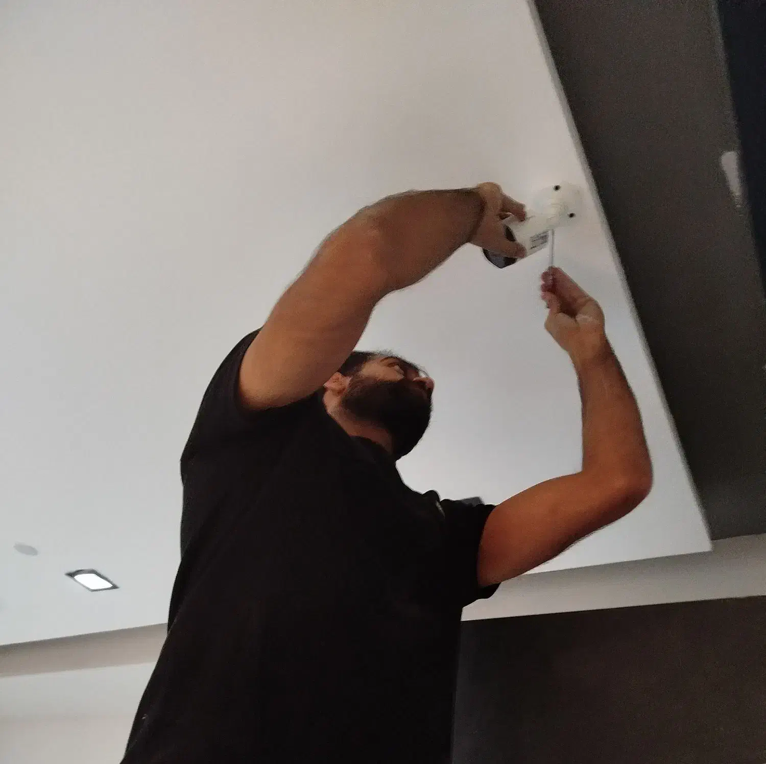 نصب دوربین مدار بسته ، دزدگیر اماکن و برقکاری|خدمات پیشه و مهارت|مشهد, دانشجو|دیوار