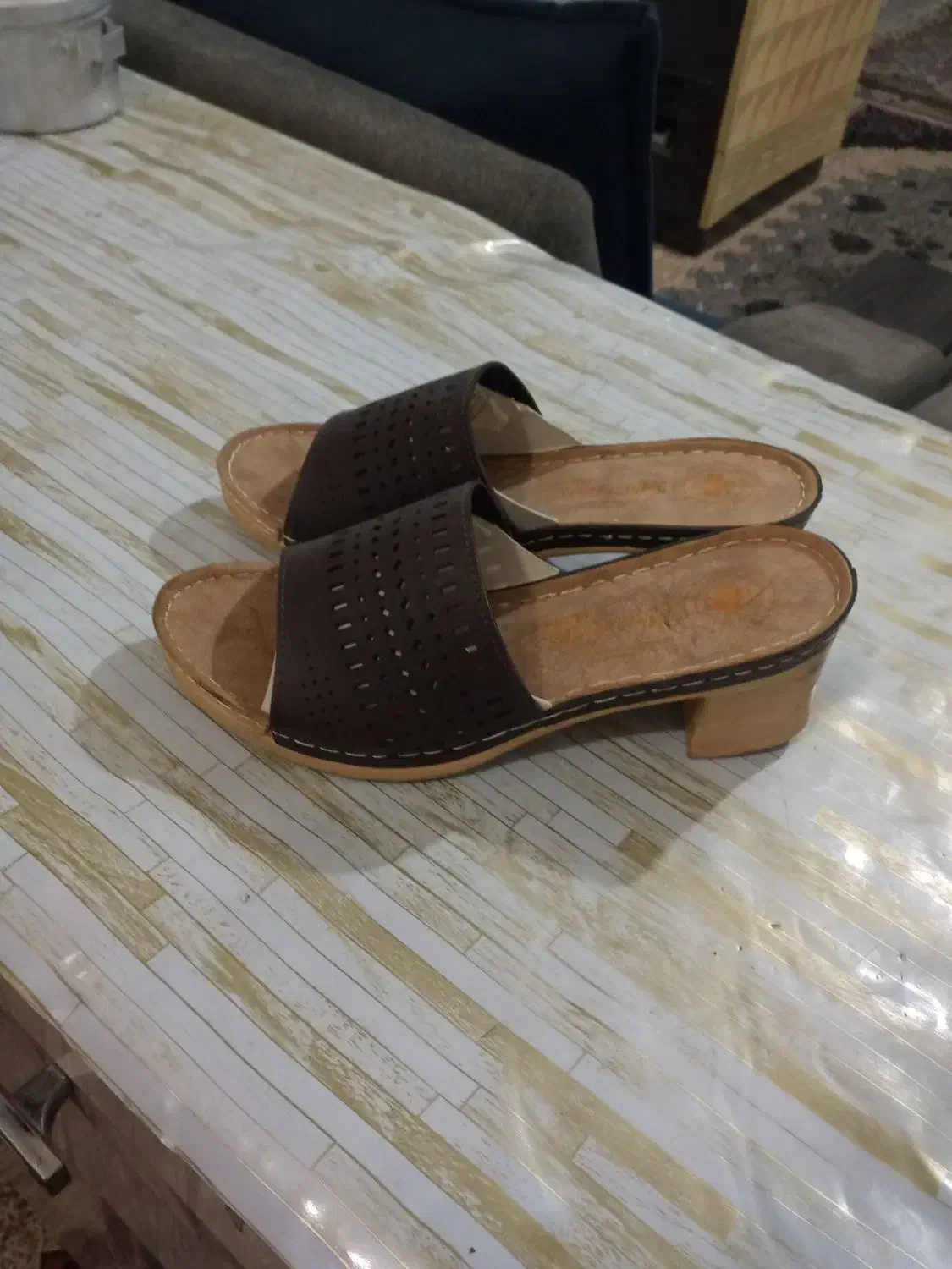 یک جفت کفش صندل به فروش میرسد|کیف، کفش، کمربند|خمینیشهر, |دیوار