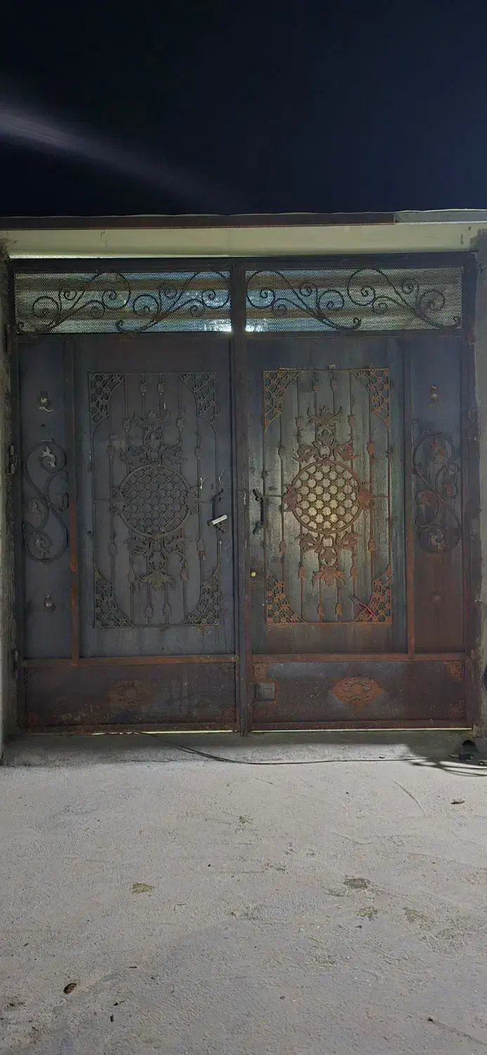 درب ۲ لنگه ۳×۳ بیرون باز شو .نو می باشد|مصالح و تجهیزات ساختمان|ساوه, |دیوار