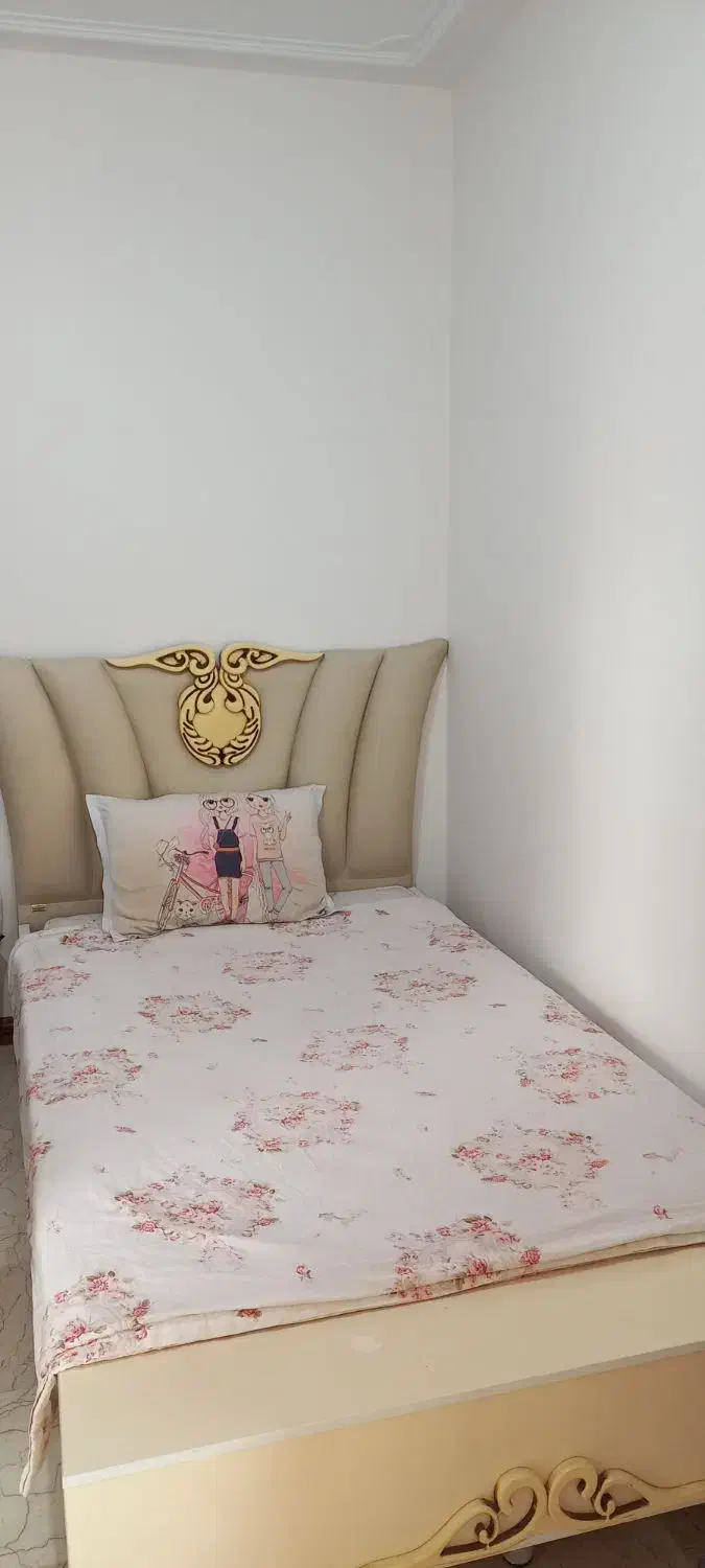 تخت ۱۲۰به همراه کمد و پاف تخت|تخت و سرویس خواب|تهران, زعفرانیه|دیوار