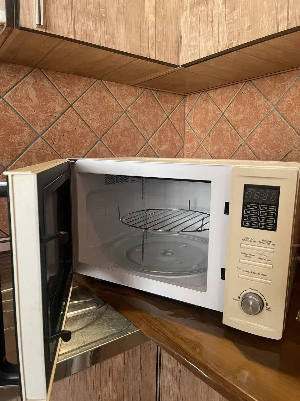 ماکروویو 36لیتری 1000وات کم کار|اجاق گاز و لوازم برقی پخت‌وپز|خمینی‌شهر, |دیوار